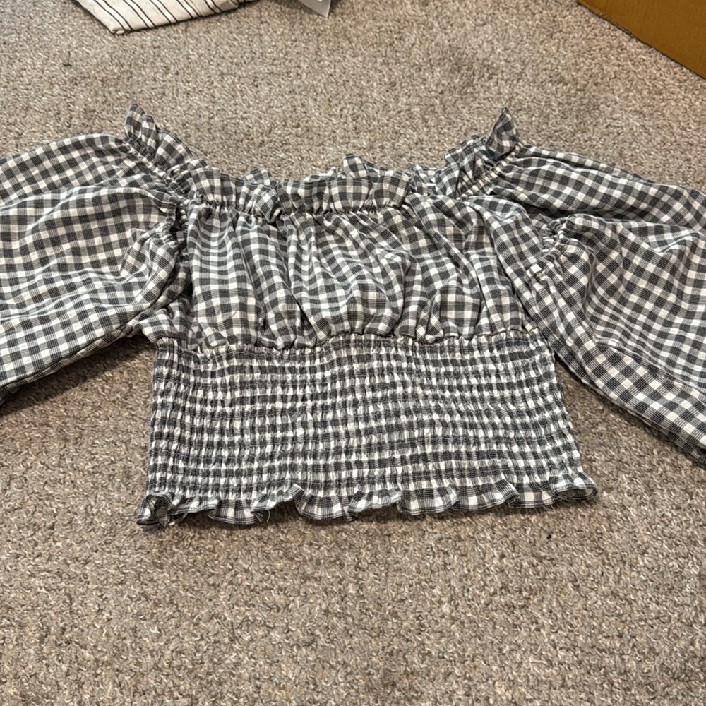 Off the shoulder long sleeve crop top